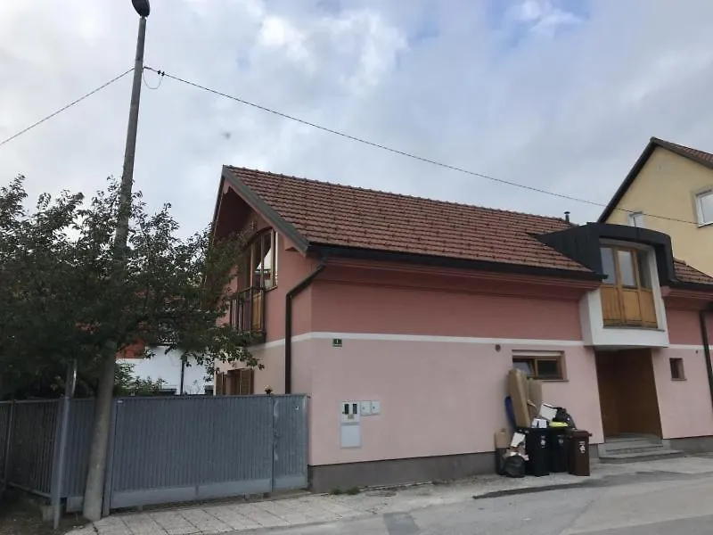 Buzahouse Hostel Ljubljana